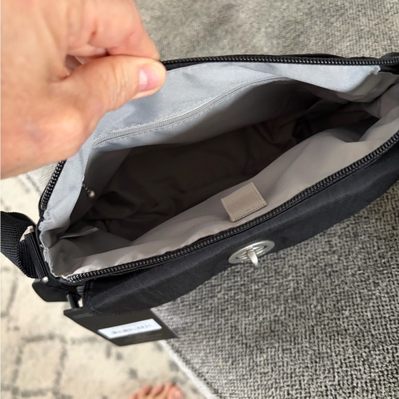Baggallini Cali Crossbody Bag - Picture 7 of 9
